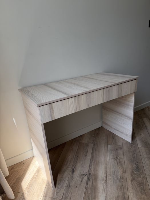 Стильный письменный стол, почти новый