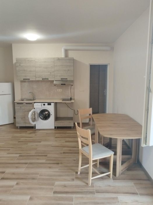 Дава се под наем Едностаен апартамент в Пловдив, Остромила - 65 кв.м за 310 € - Снимка #1