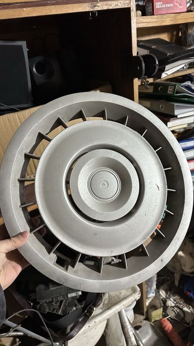 Колпаки комплект есть 2 выбора в хорошем состояний