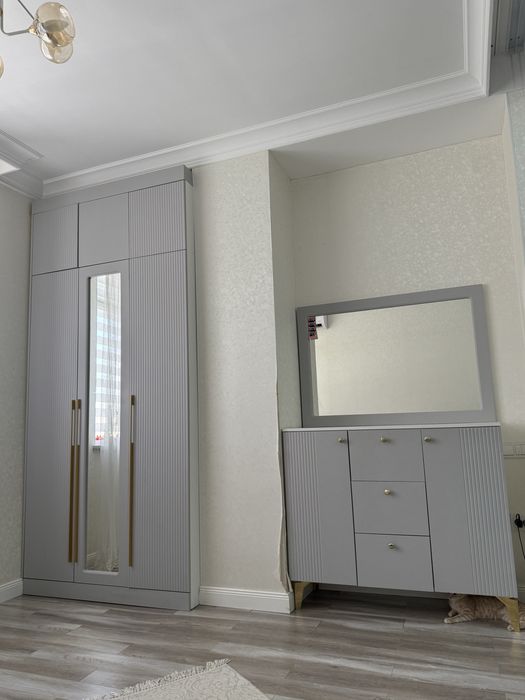 Шифоньер икомод с зеркалом !