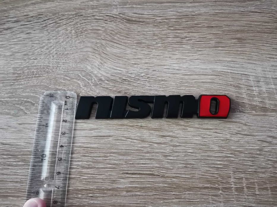 Nissan Nismo Нисмо черен с червено надпис стикер