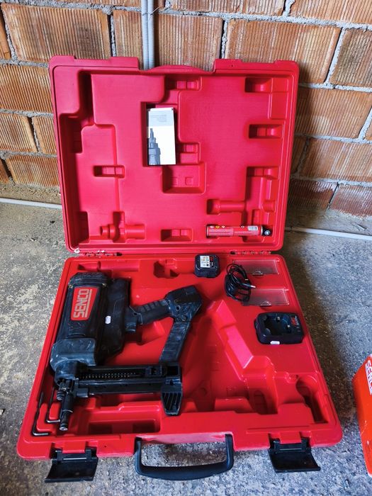 Vand pistol cuie beton Senco