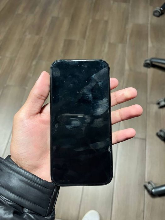 Продам айфон 15 в гарантии