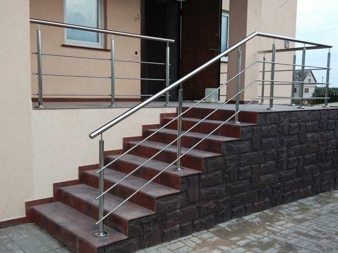 Перила на лестницы, пандусы, поручни для инвалидов, плитка, таблички
