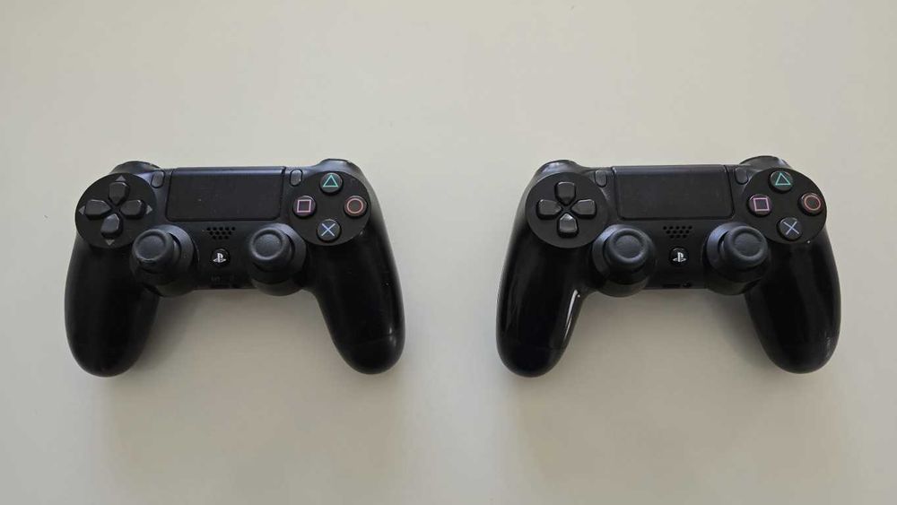 PlayStation 4 Pro / PS4 Pro 1TB с 2 контролера и игри