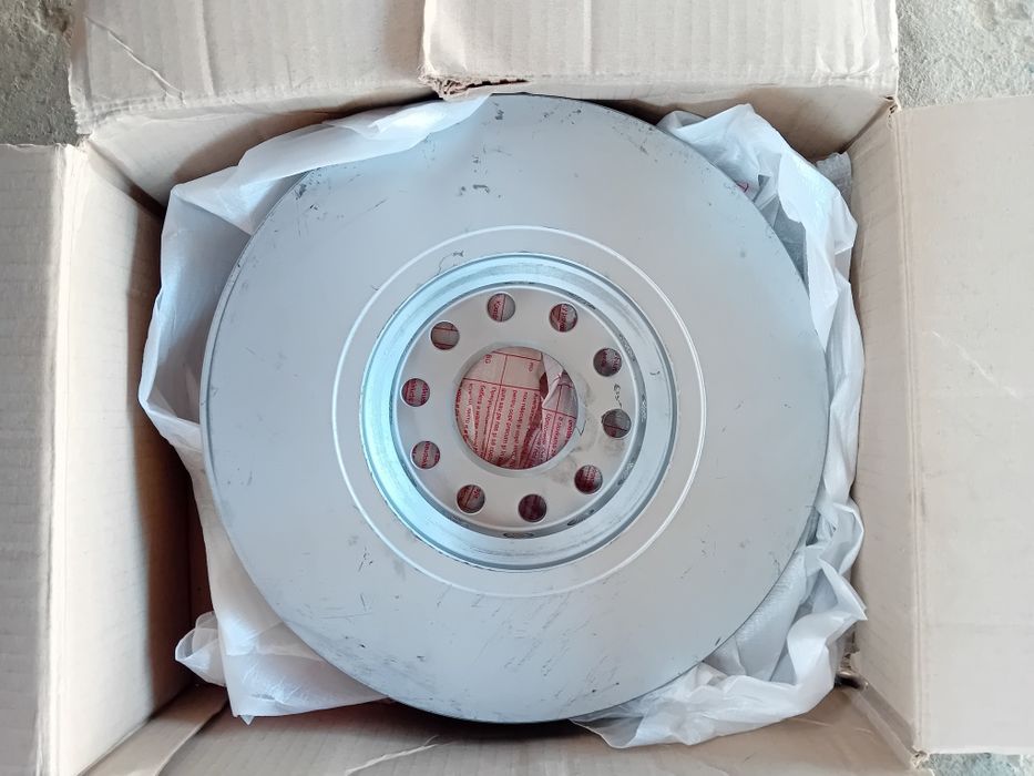 Set discuri frana fata Bosch,sunt noi nefolosite Cod : 0 986 479 R82