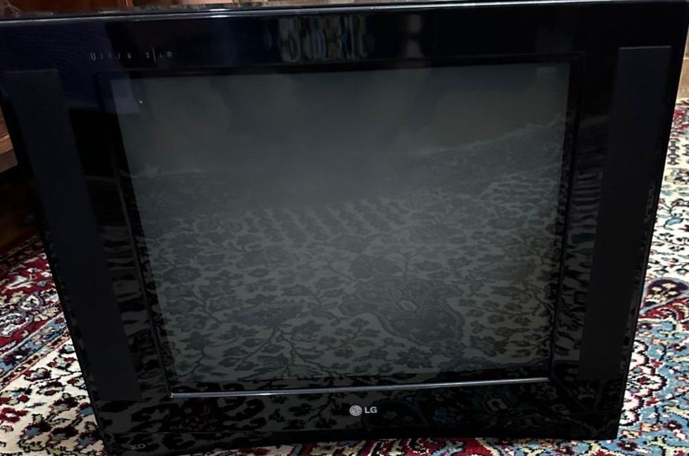 Продаётся телевизор LG 21FU1RG