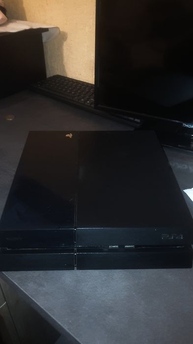 Ps4 defect -pentru piese/reparat,cititi descrierea.!