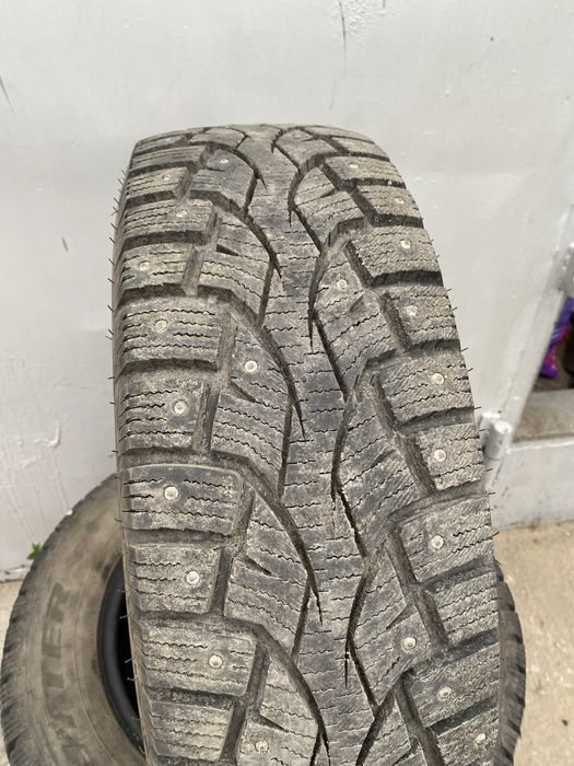 Продам шины r16 215/65