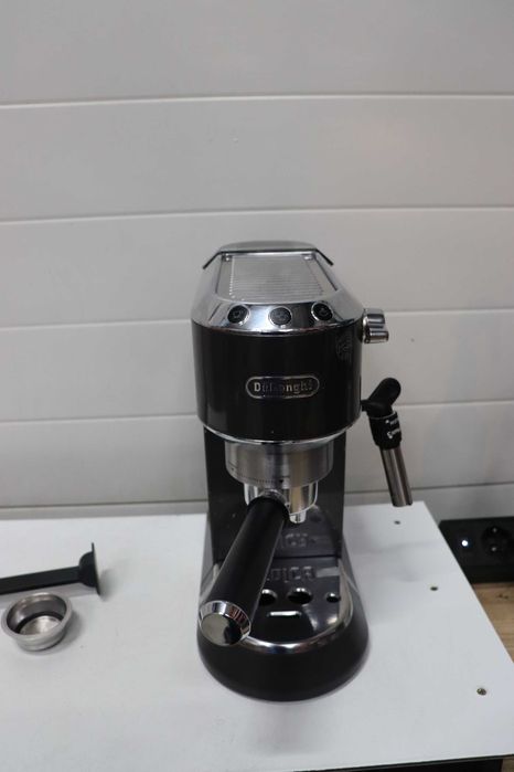 Кафемашина De'Longhi Dedica EC685, дюза за млечна пяна, три цедки
