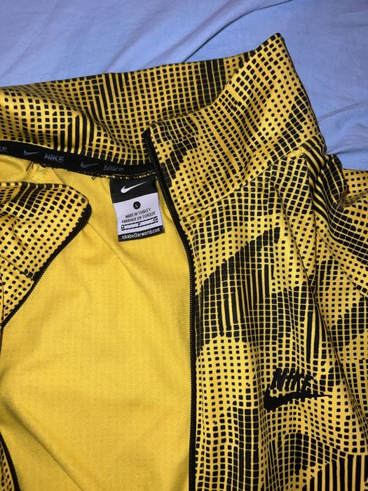 Жълто горнище Nike