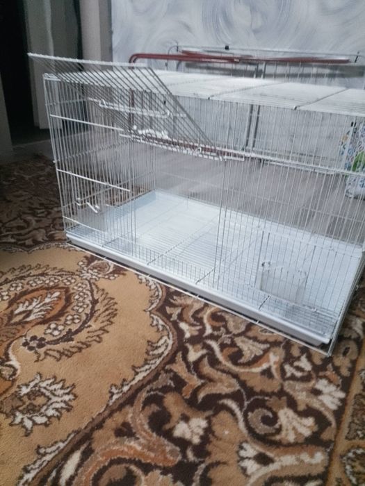 Продаются две клетки большие