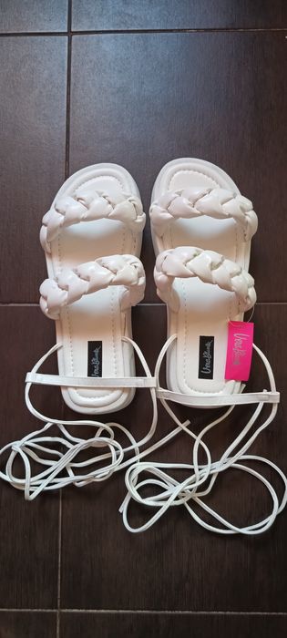 Sandale noi cu etichetă, cu predare personală