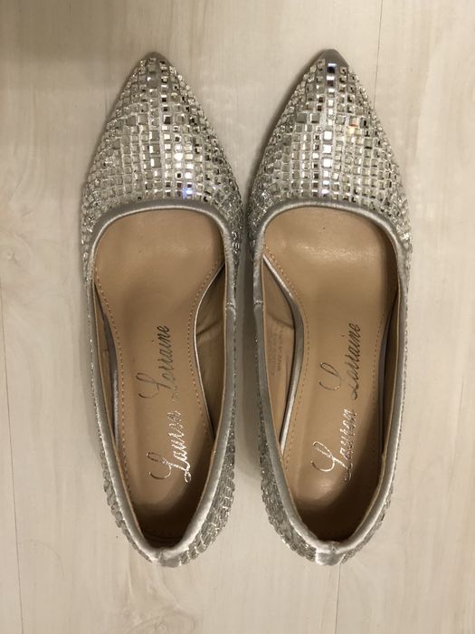 Туфли в стразах новые