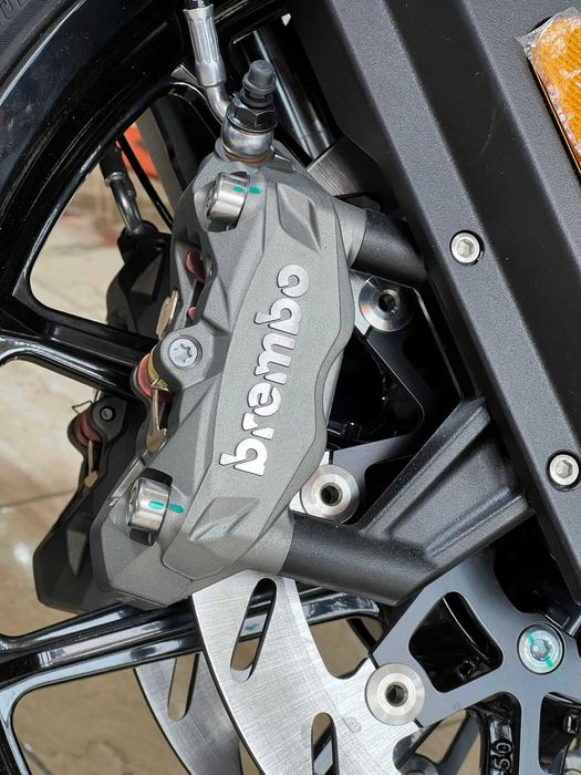 Motocicleta Benda LFC 700 (676cc, 80cp, 4T-4 in linie, roata 310mm)