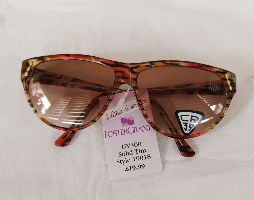 Pereche ochelari de soare pentru doamne, Foster Grant, protectie UV400