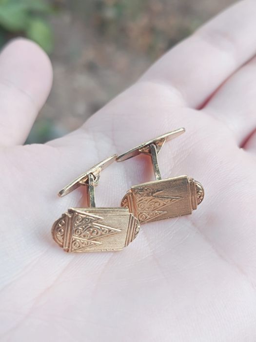 Butoni placati cu aur