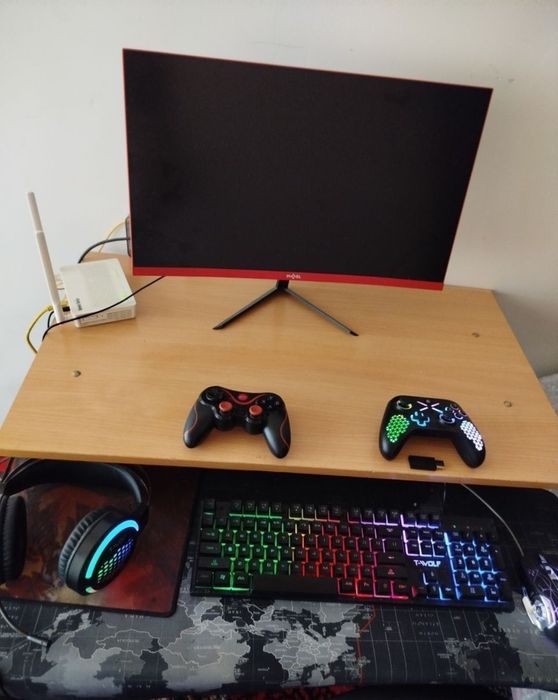 Компьютер с монитор 600