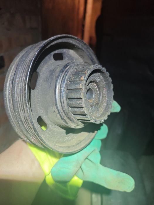 Шкиф коленвала передний рычаг ступица