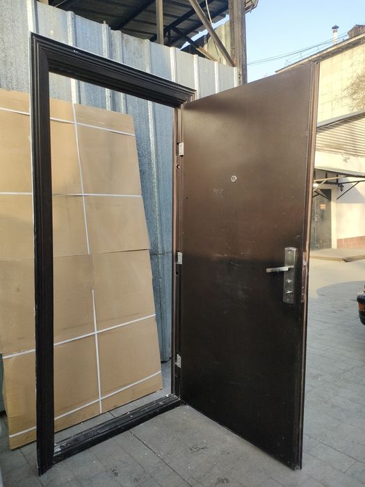 Продам дверь металлическую