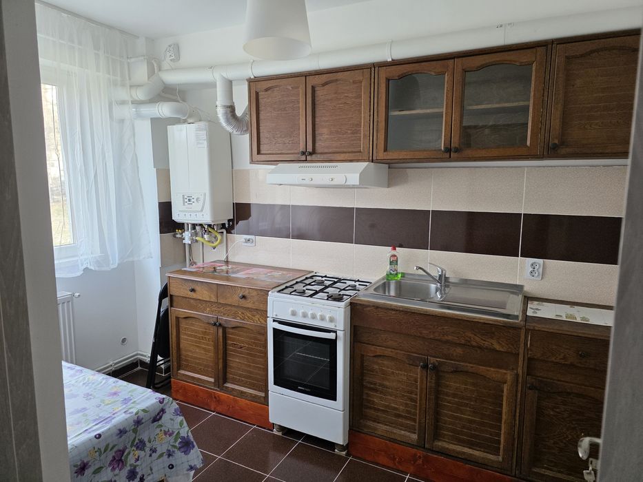 Închiriez garsoniera în bloc nou cu loc parcare