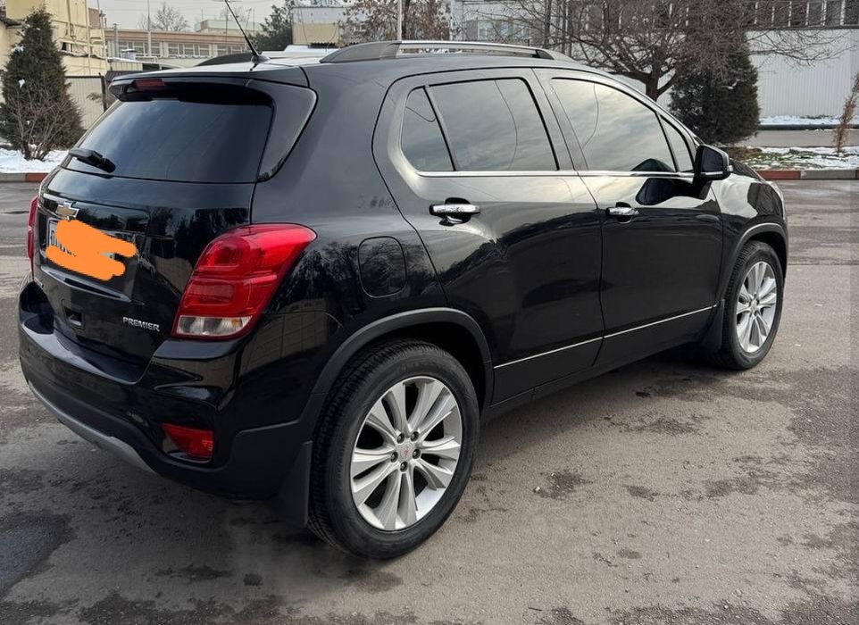 Треккер сотилади радной пример