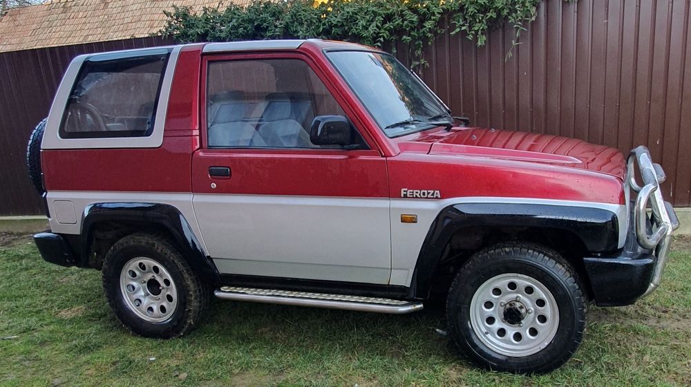 Vând-Daihatsu Feroza !