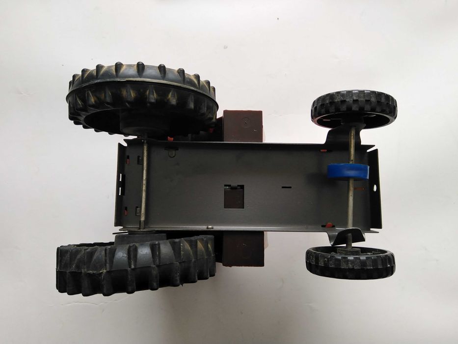 Jucarie veche comunista,  jucarie tractor