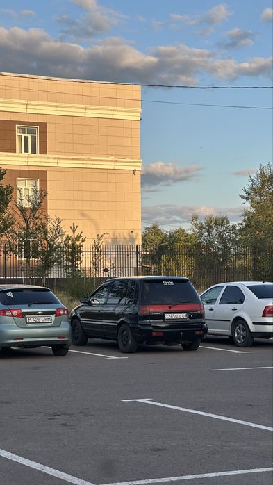 Продам mitsubishi space runner
