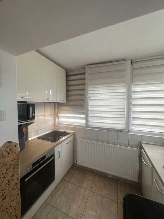 Vand apartament mobilat cu 3 camere, 2 bai, 65 mp, bloc PB, zona Decebal