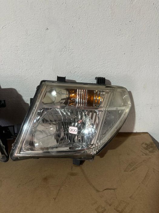 Фары передние Nissan Pathfinder r51