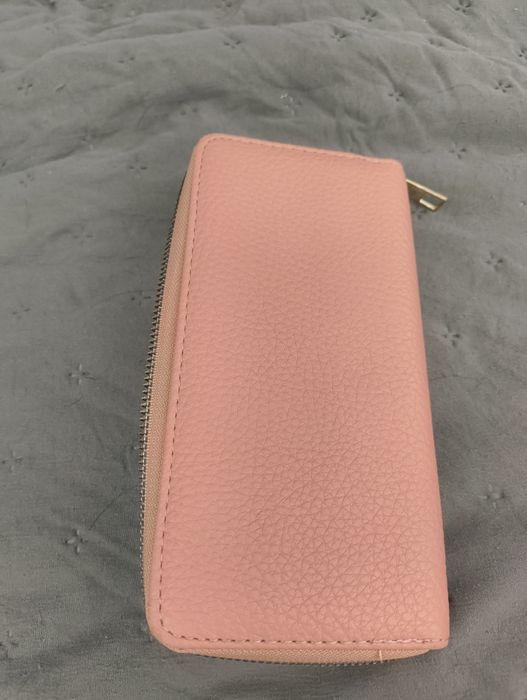 Две Дамски портмонета