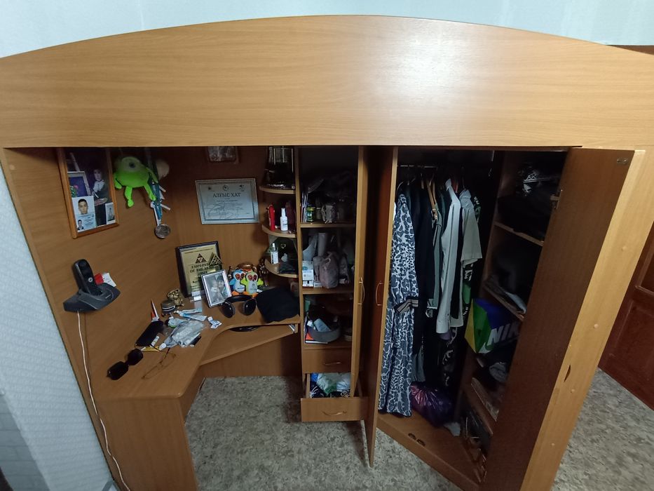 Навесная кровать с шкафом