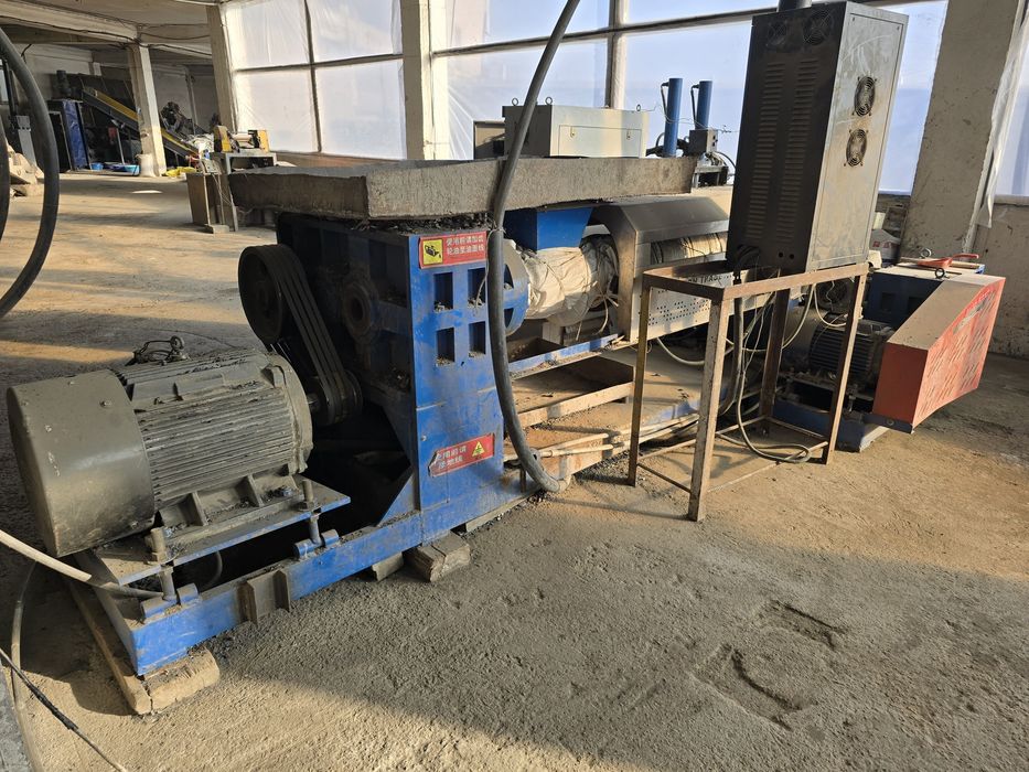 Granula chiqaradigan uskuna sotiladi