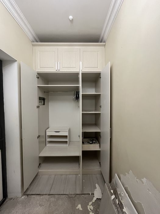 Шифонер трехстворчатый с зеркалом