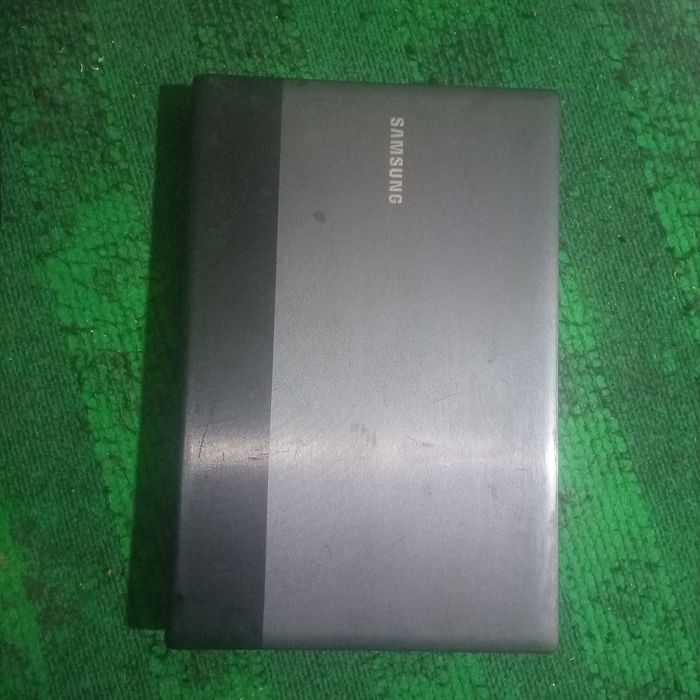 Notbuk samsung sotiladi