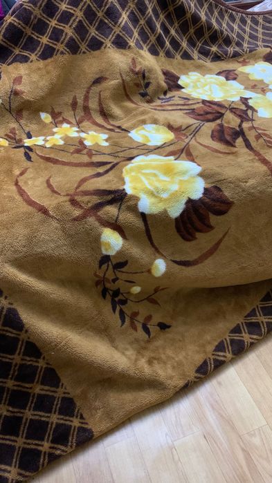 Продам пледы большие