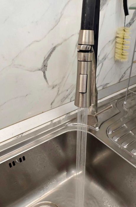 Смесител за кухня с чучур и 2 вида пръскане