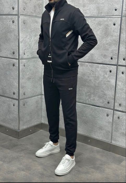 Анцунг Boss в черно