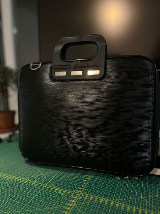 Чанта, калъф за лаптоп Bombata