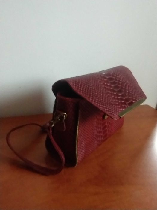 Vand poseta din piele naturala de culoare grena