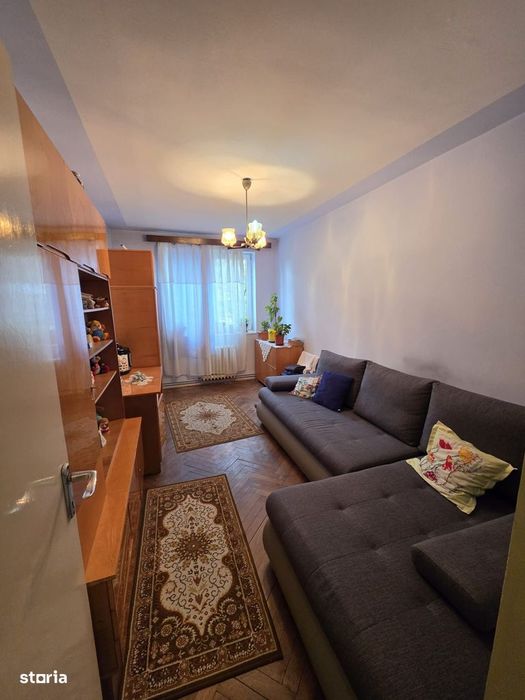 Apartament cu 3 camere, decomandat, etaj 3 din 4, Interservisan