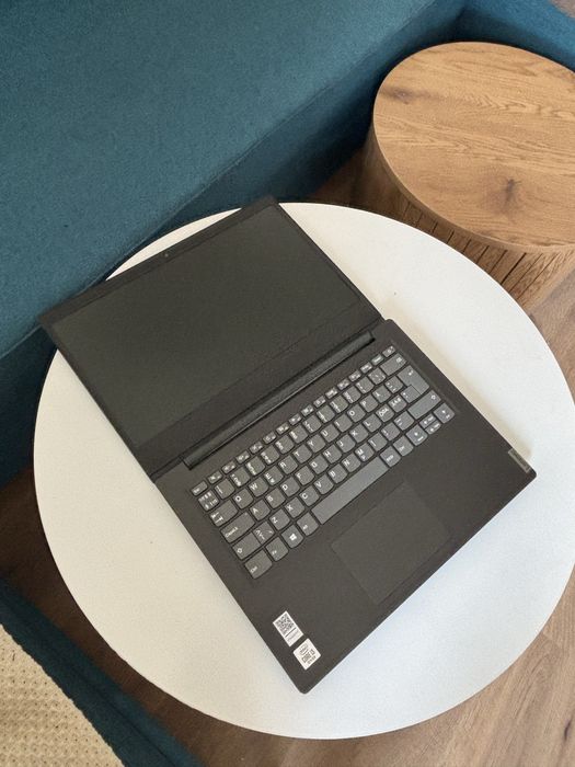 Lenovo 14 inch• i3 10Th gen• 8Gb ram DDR4• SSD Nou