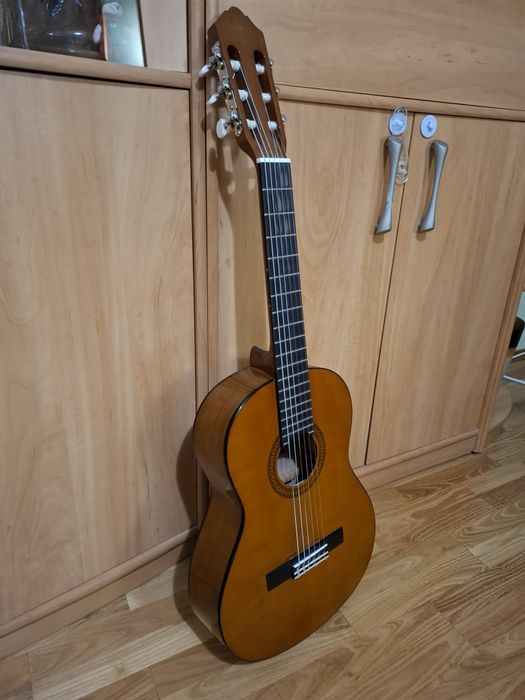 Класическа китара 1/2 Yamaha