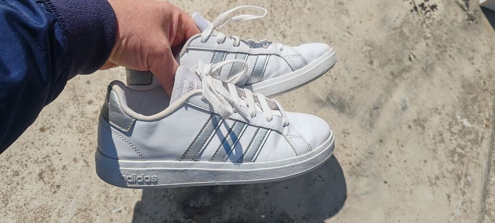 Adidasi originali adidas fete femei copii marimea 36