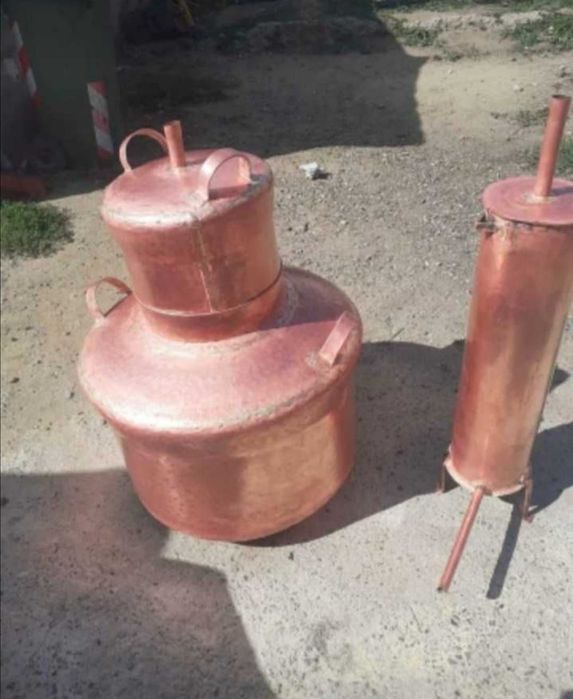 Vand cazan pentru fiert tuica,din cupru,capacitate60 litri,cu sistem d