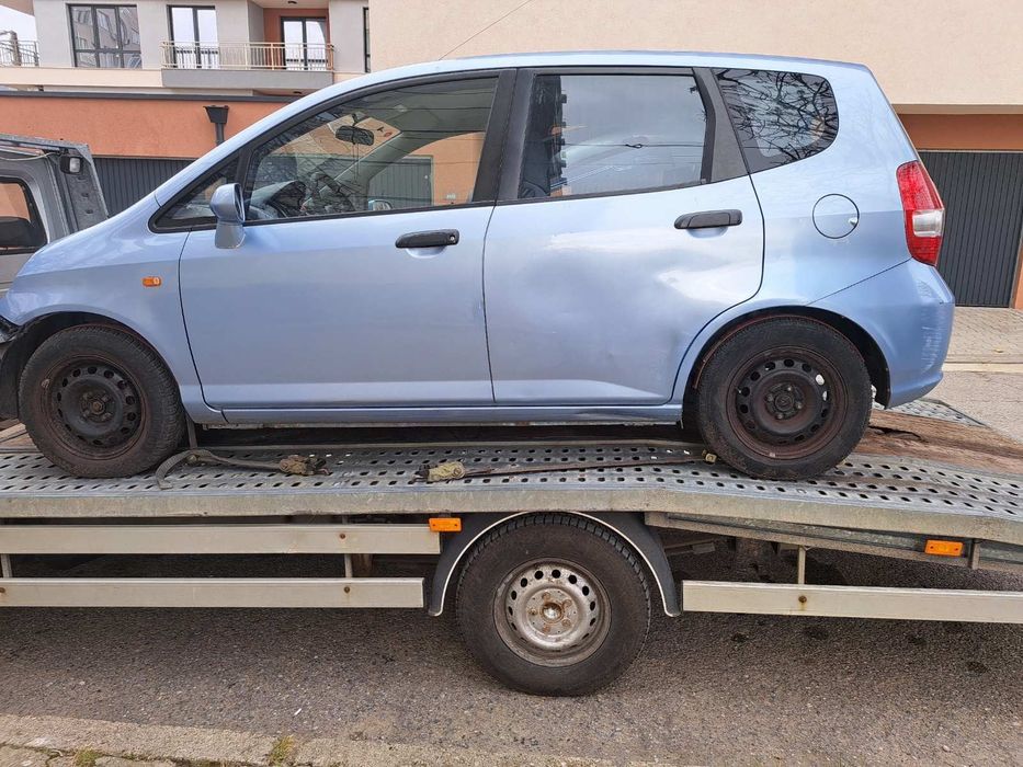 Продавам Хонда джаз на части