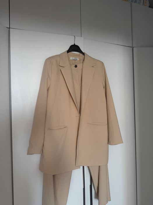 Красивая двойка костюм