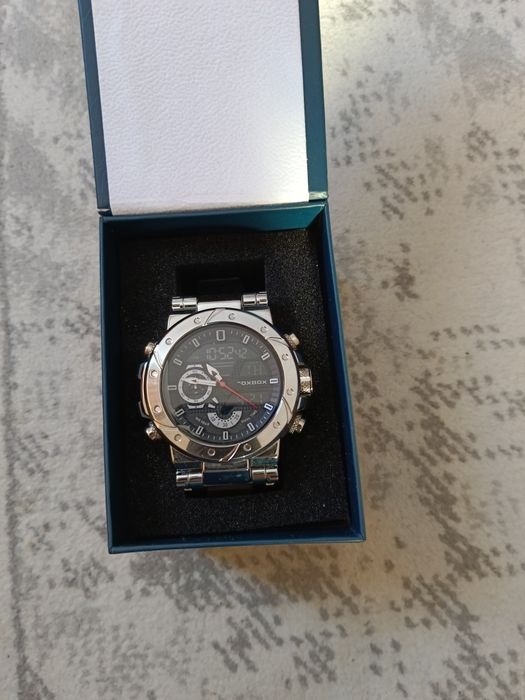 Продам часы кварцевые