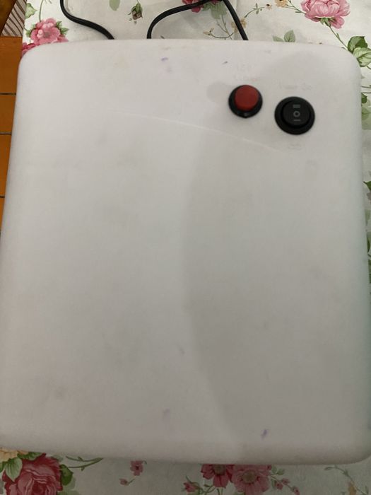 ПРОДАМ лампу для маникюра